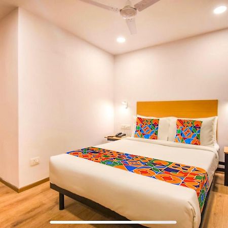 Fabexpress Heera Holiday Inn Колката Екстер'єр фото