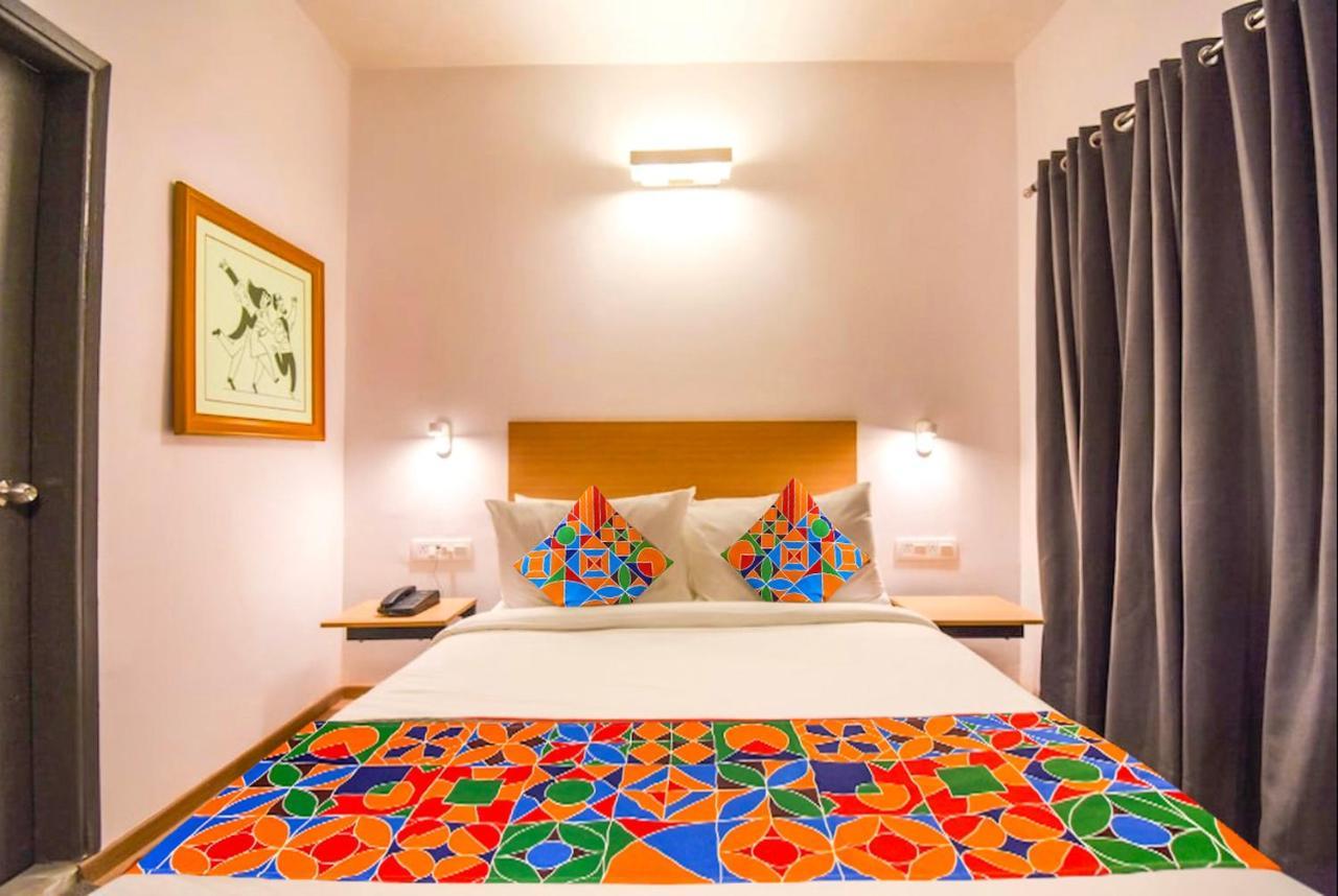 Fabexpress Heera Holiday Inn Колката Екстер'єр фото