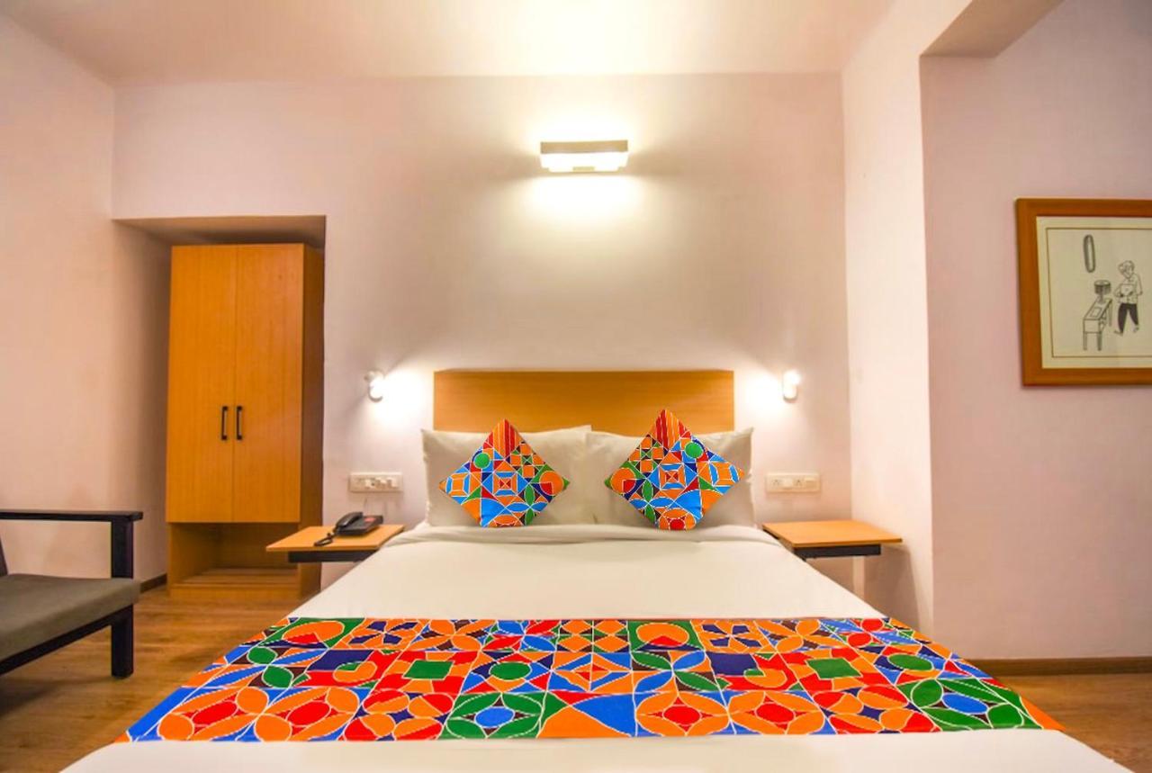 Fabexpress Heera Holiday Inn Колката Екстер'єр фото